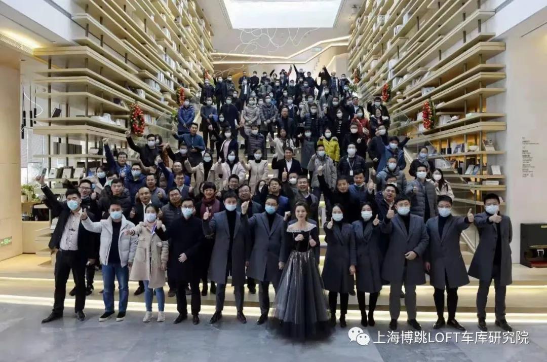 抚州全国一百多人在华侨城汉口道6号参观研讨LOFT专利车库技术！